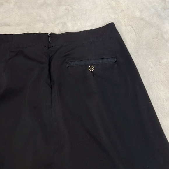 Lady Hagen Black size 6 skort, has pockets perfect for a round of golf - Picture 5 of 16